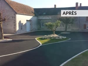 Réalisation d’une cour ou parking et d’une allée carrossable avec bordures fleuries à Orléans - Paysagiste Lantana Paysage Orléans - Loiret (45).