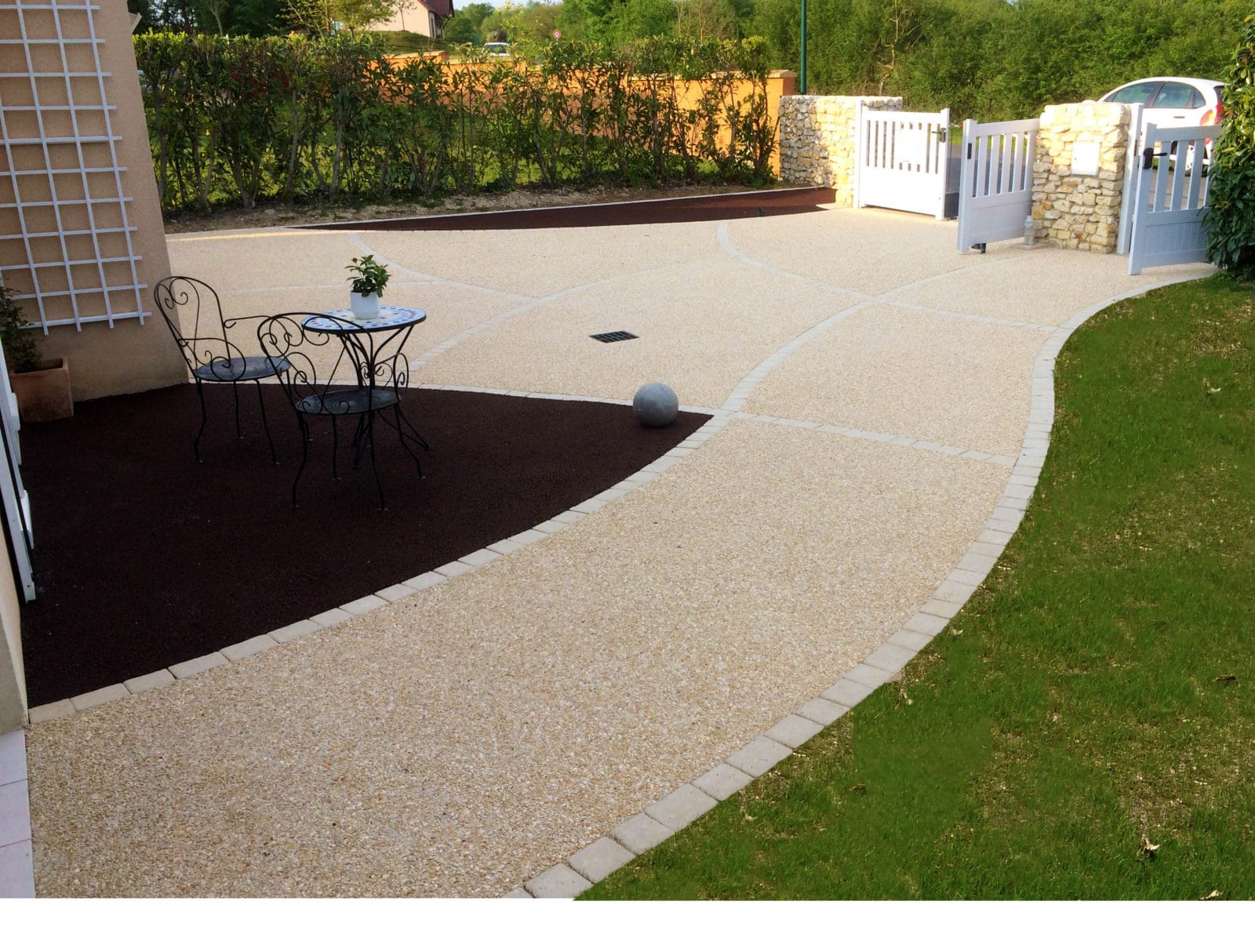 Aménagement allée béton désactivé AVANT / APRÈS Lantana Paysage