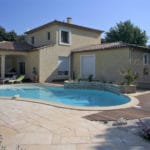 Aménagement autour d’une piscine à Nîmes, Gard (30) - Lantana Bellerive Jardin