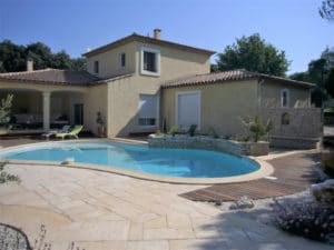 Aménagement autour d’une piscine à Nîmes, Gard (30) - Lantana Bellerive Jardin