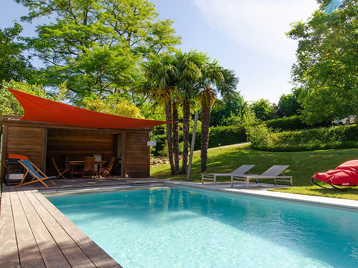 Aménagement d'une plage de piscine bois à Faverolles-sur-Cher (41) - Paysagiste CG Environnement Lantana