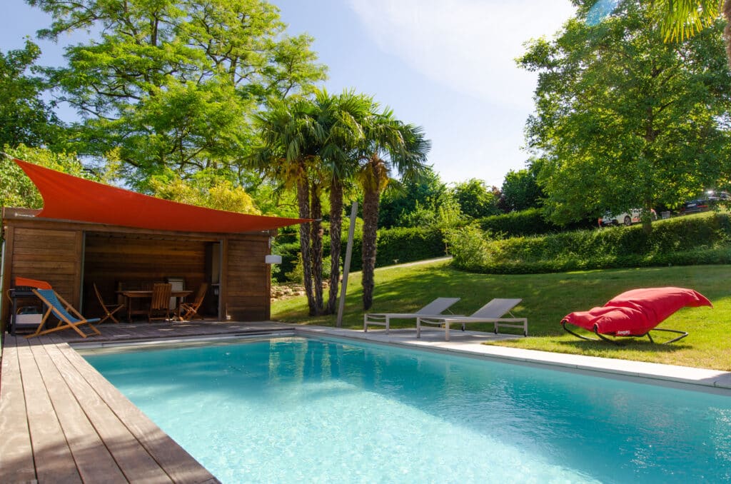 Création d'une piscine, terrasse bois et cuisine extérieure - Paysagiste CG Environnement Lantana - Saint-Georges-sur-Cher, Loir-et-Cher (41)